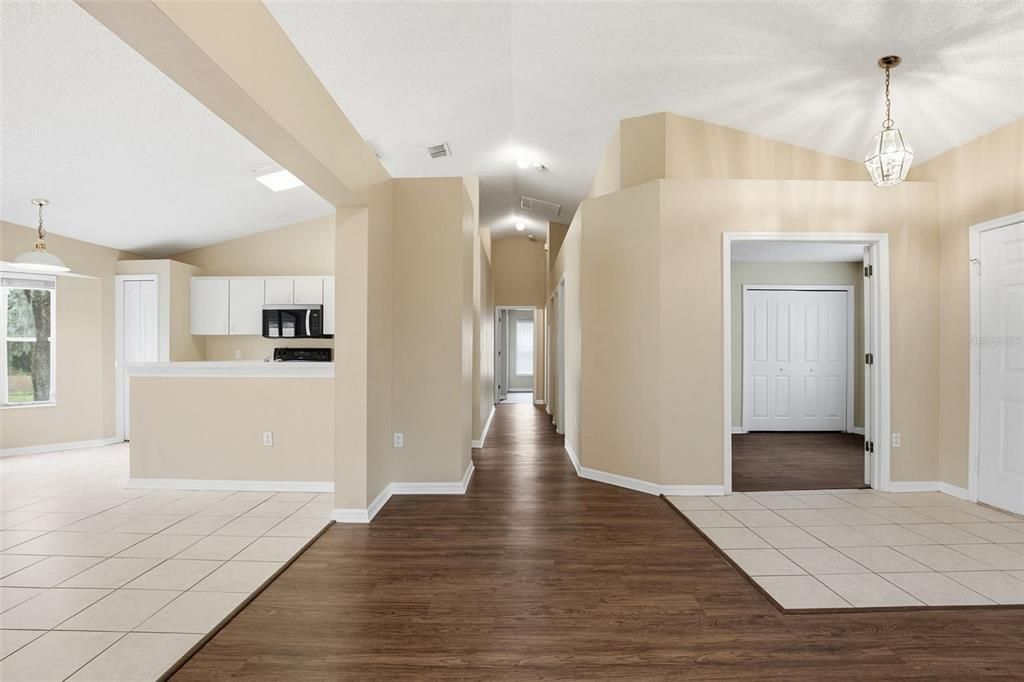 For Sale: $404,900 (3 beds, 2 baths, 1524 Square Feet)