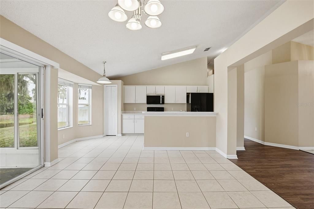 For Sale: $404,900 (3 beds, 2 baths, 1524 Square Feet)