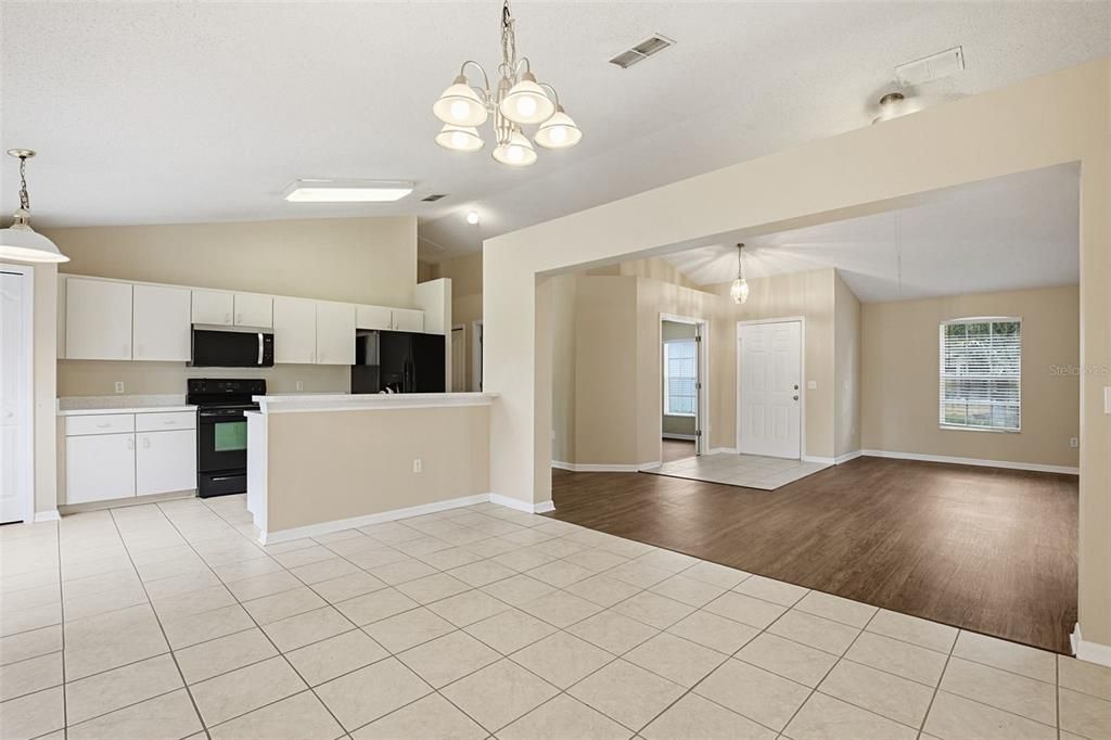 For Sale: $404,900 (3 beds, 2 baths, 1524 Square Feet)