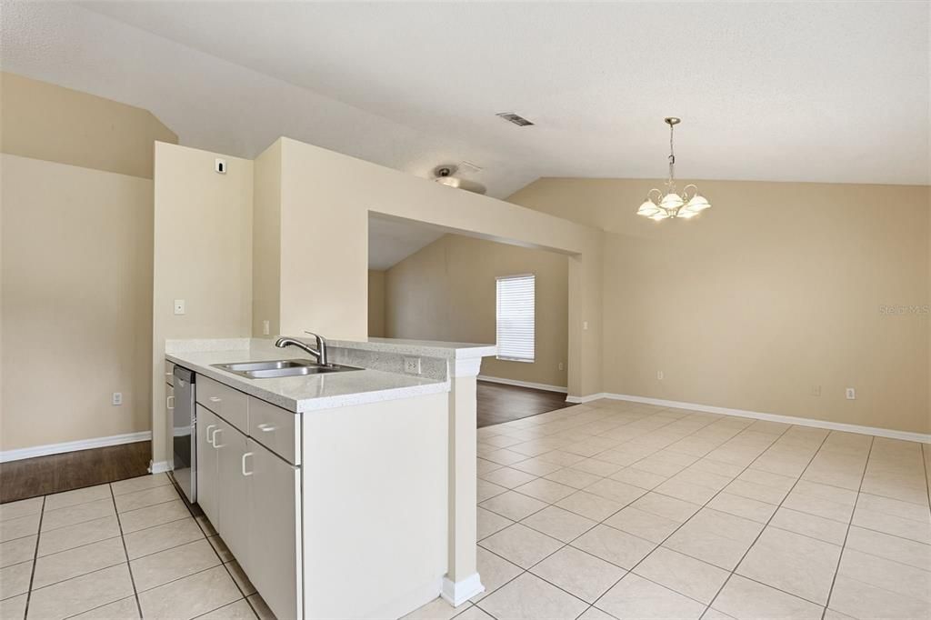 For Sale: $404,900 (3 beds, 2 baths, 1524 Square Feet)