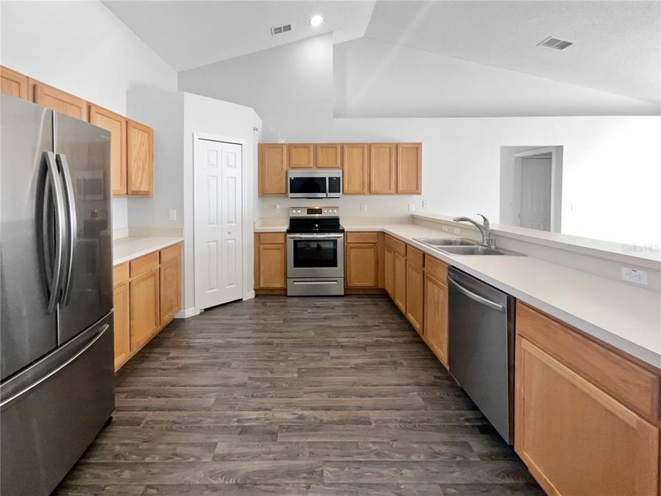 For Sale: $280,000 (3 beds, 2 baths, 1825 Square Feet)