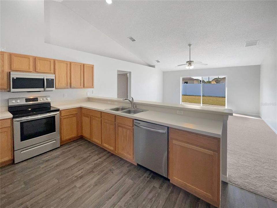 For Sale: $280,000 (3 beds, 2 baths, 1825 Square Feet)