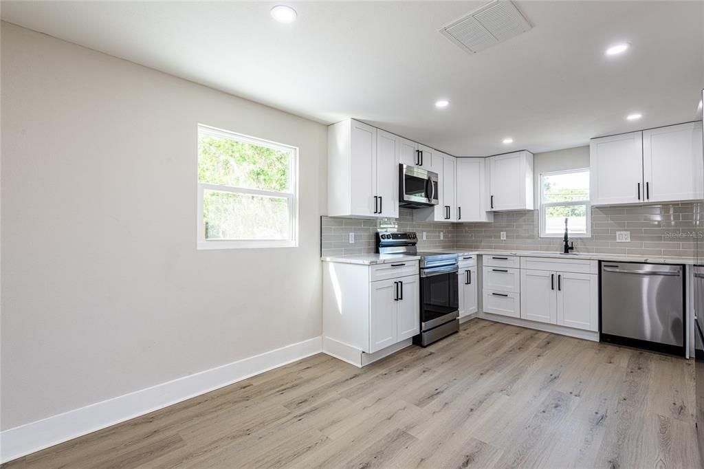 На продажу: $410,000 (3 спален, 2 ванн, 1200 Квадратных фут)