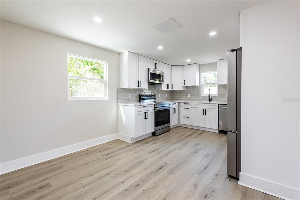 На продажу: $410,000 (3 спален, 2 ванн, 1200 Квадратных фут)