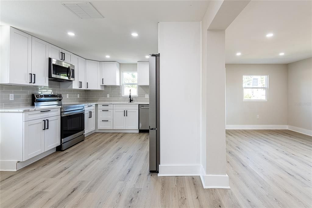 На продажу: $410,000 (3 спален, 2 ванн, 1200 Квадратных фут)