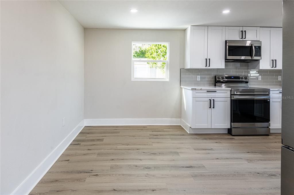 На продажу: $410,000 (3 спален, 2 ванн, 1200 Квадратных фут)