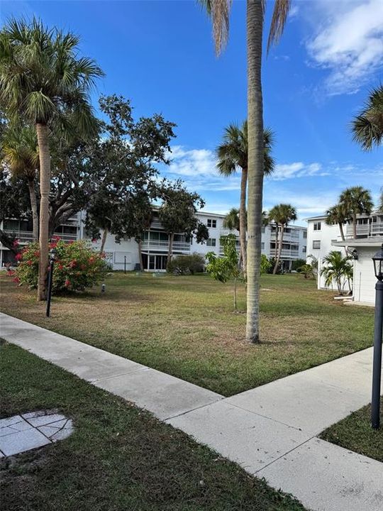 Active With Contract: $59,000 (1 beds, 1 baths, 576 Square Feet)