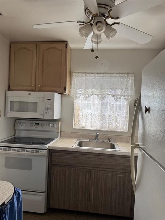 Active With Contract: $59,000 (1 beds, 1 baths, 576 Square Feet)