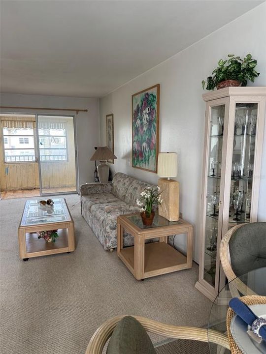 Active With Contract: $59,000 (1 beds, 1 baths, 576 Square Feet)