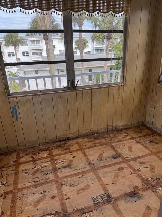 Active With Contract: $59,000 (1 beds, 1 baths, 576 Square Feet)