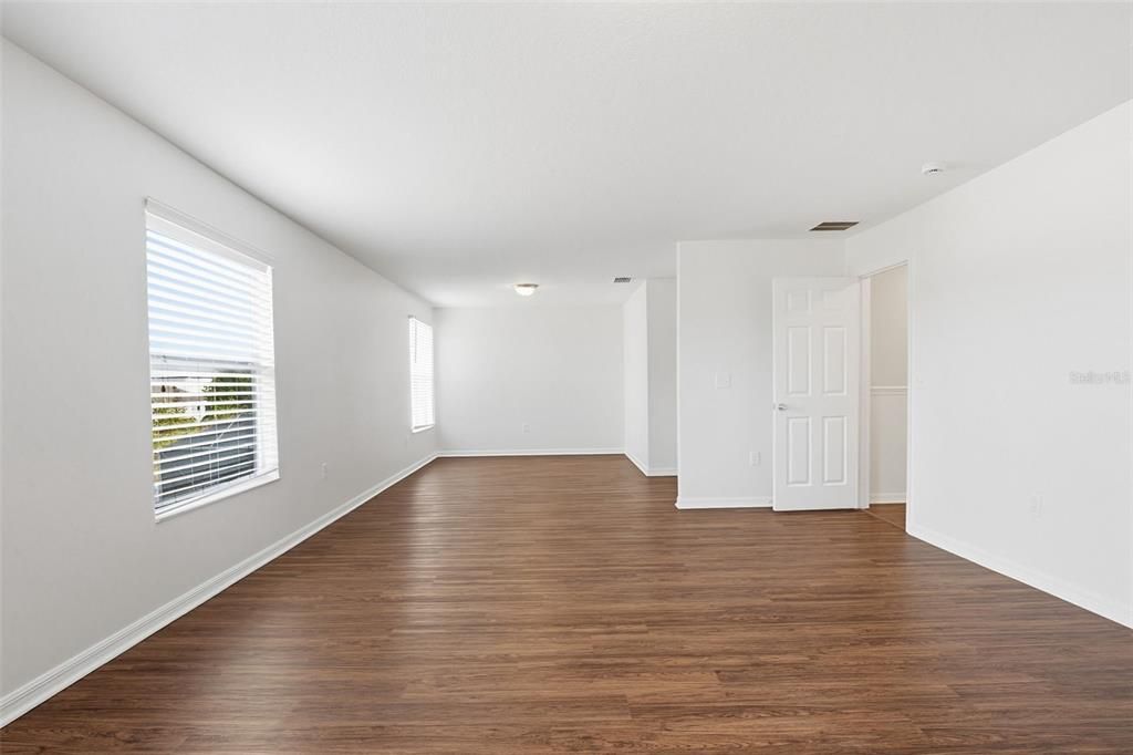 En Venta: $349,900 (4 camas, 2 baños, 2944 Pies cuadrados)