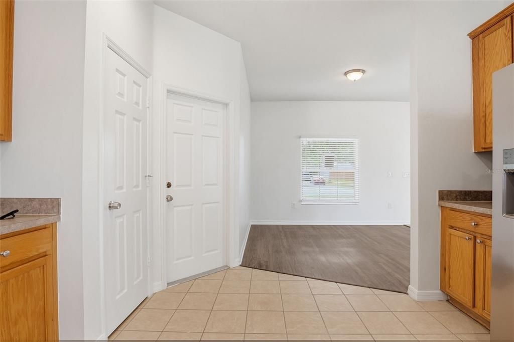 En Venta: $349,900 (4 camas, 2 baños, 2944 Pies cuadrados)