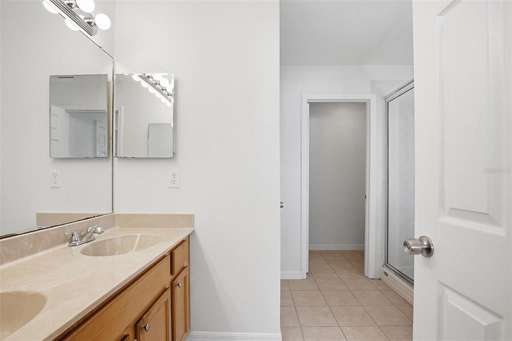 En Venta: $349,900 (4 camas, 2 baños, 2944 Pies cuadrados)