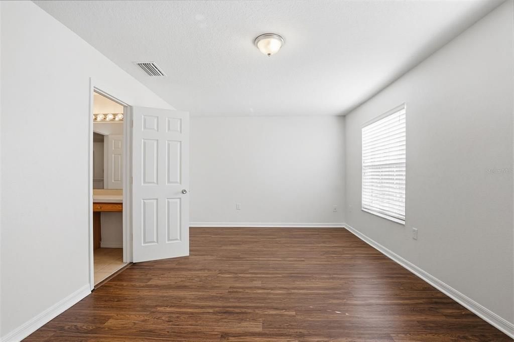 En Venta: $349,900 (4 camas, 2 baños, 2944 Pies cuadrados)