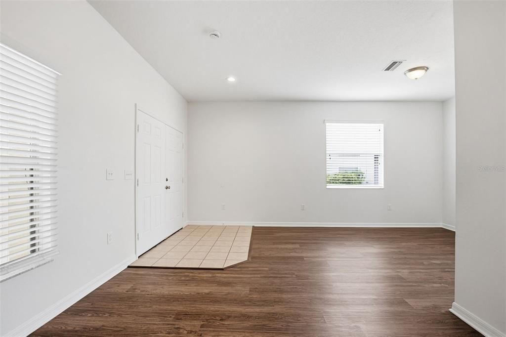 En Venta: $349,900 (4 camas, 2 baños, 2944 Pies cuadrados)