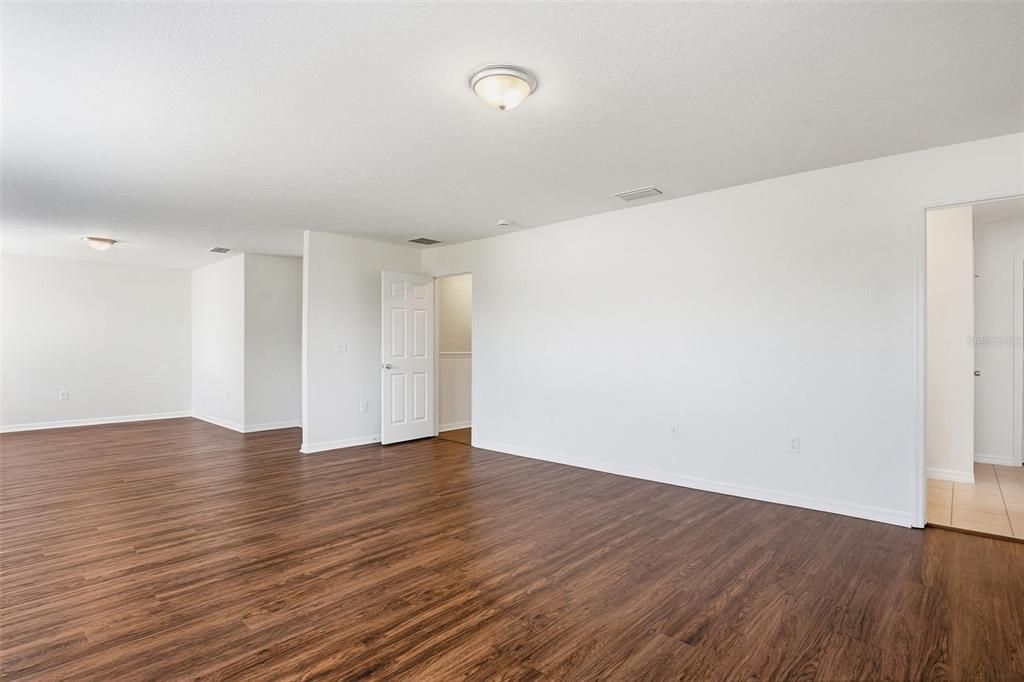 En Venta: $349,900 (4 camas, 2 baños, 2944 Pies cuadrados)