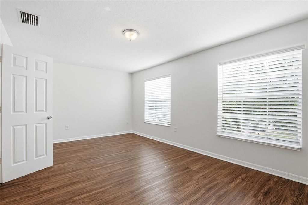 En Venta: $349,900 (4 camas, 2 baños, 2944 Pies cuadrados)