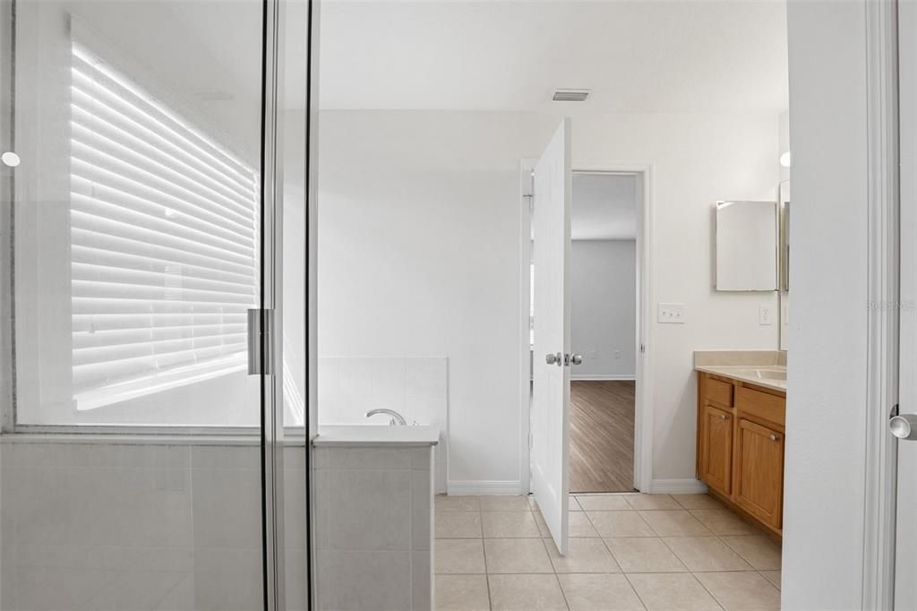 En Venta: $349,900 (4 camas, 2 baños, 2944 Pies cuadrados)