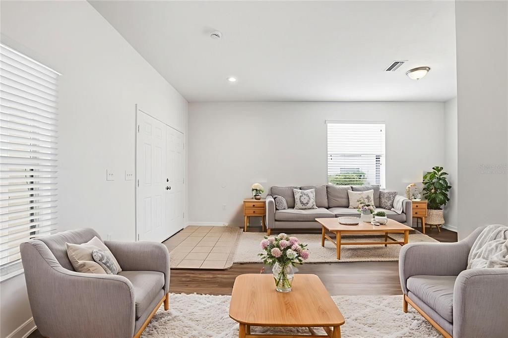 En Venta: $349,900 (4 camas, 2 baños, 2944 Pies cuadrados)