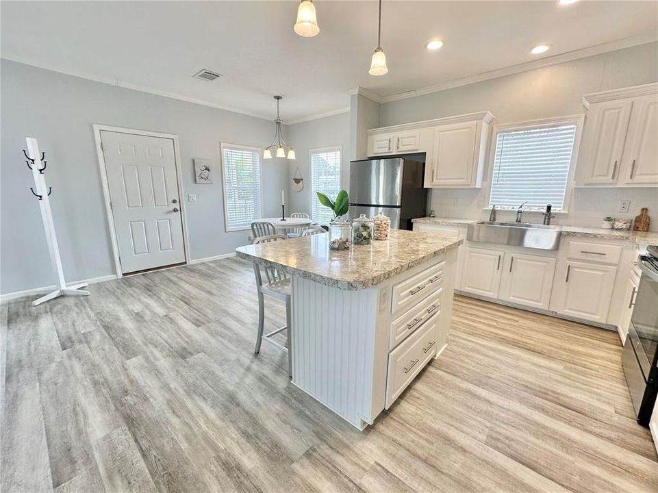 待售: $229,000 (2 贝兹, 2 浴室, 1008 平方英尺)