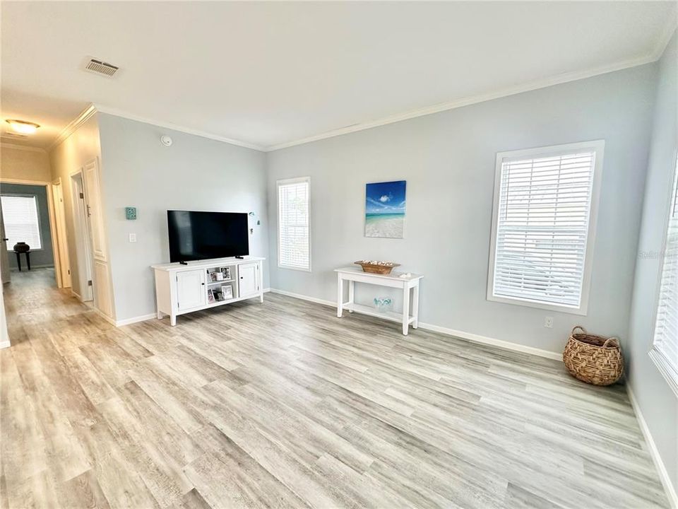 待售: $229,000 (2 贝兹, 2 浴室, 1008 平方英尺)