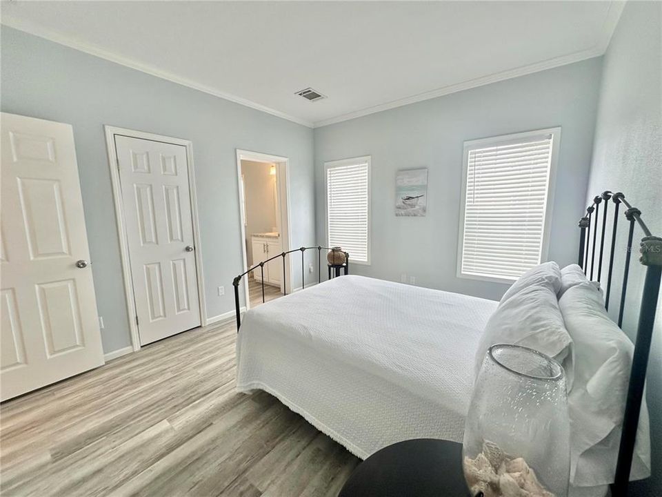 待售: $229,000 (2 贝兹, 2 浴室, 1008 平方英尺)