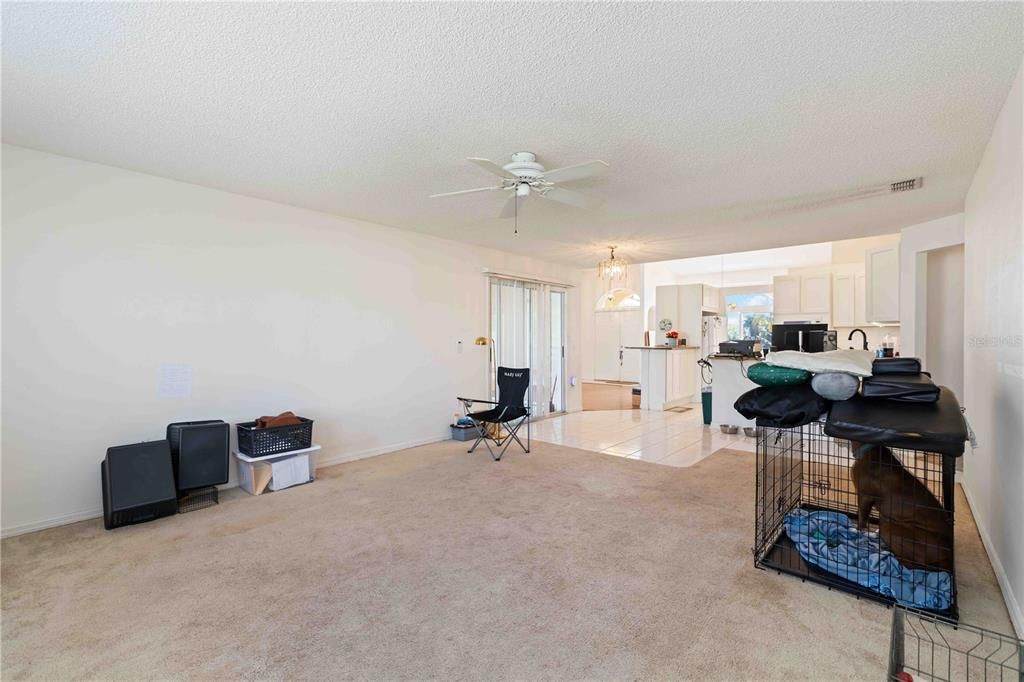 En Venta: $349,000 (4 camas, 2 baños, 1759 Pies cuadrados)