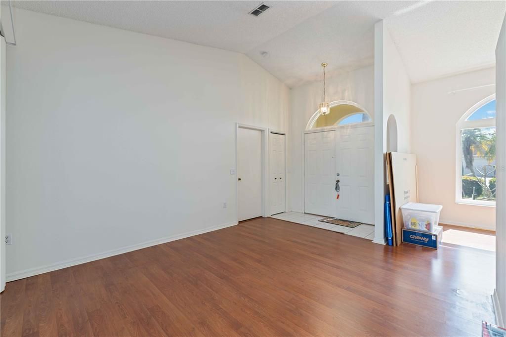 En Venta: $349,000 (4 camas, 2 baños, 1759 Pies cuadrados)