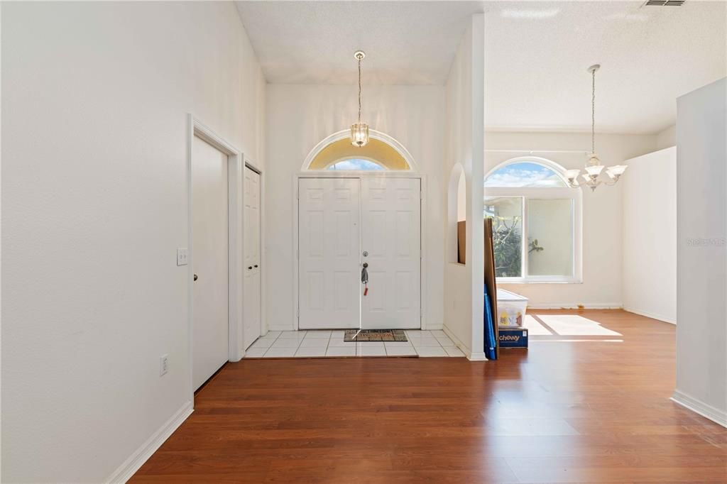 En Venta: $349,000 (4 camas, 2 baños, 1759 Pies cuadrados)