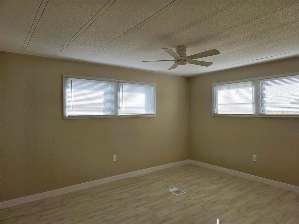 待售: $219,900 (2 贝兹, 2 浴室, 960 平方英尺)