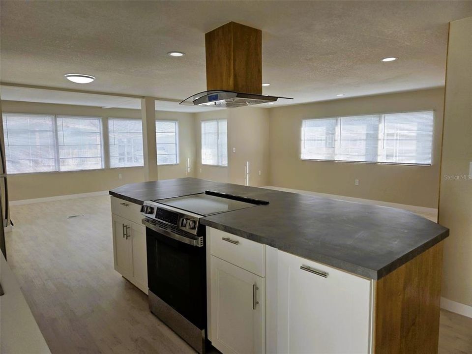 待售: $219,900 (2 贝兹, 2 浴室, 960 平方英尺)