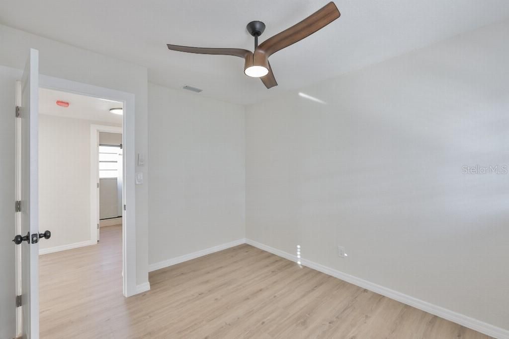 For Sale: $355,000 (3 beds, 1 baths, 988 Square Feet)