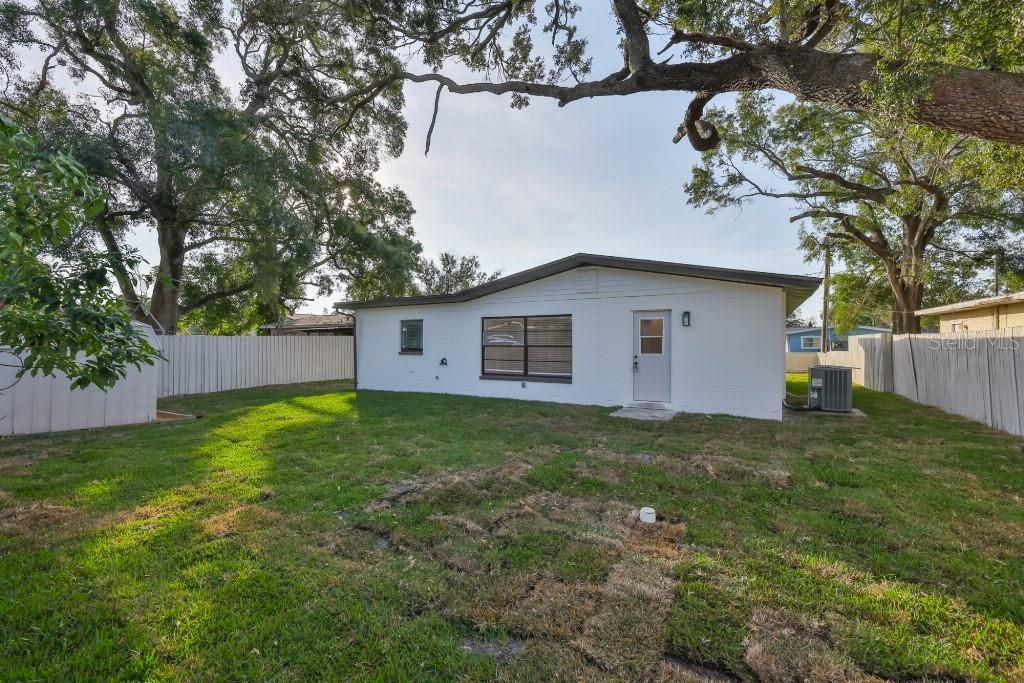 For Sale: $355,000 (3 beds, 1 baths, 988 Square Feet)