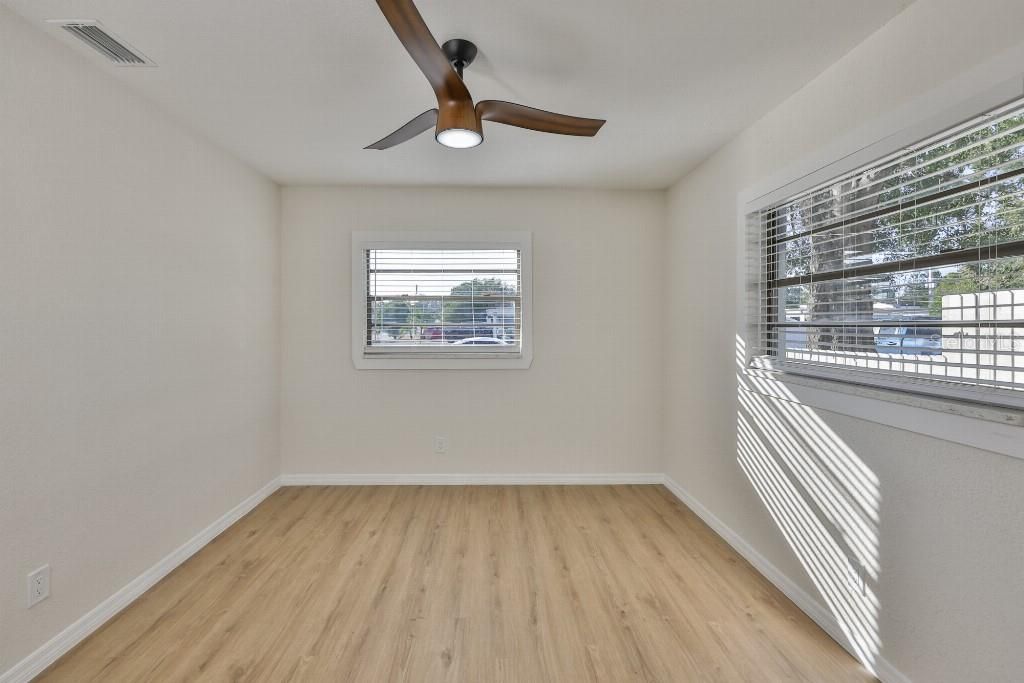 For Sale: $355,000 (3 beds, 1 baths, 988 Square Feet)