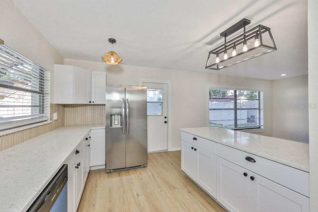 For Sale: $355,000 (3 beds, 1 baths, 988 Square Feet)