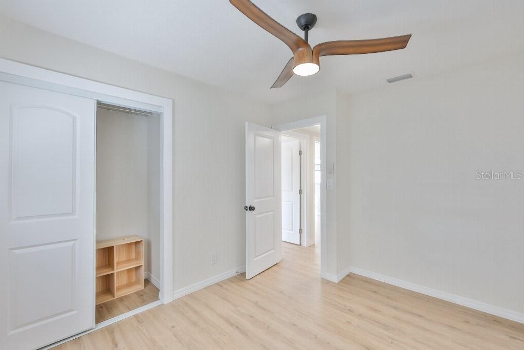 For Sale: $355,000 (3 beds, 1 baths, 988 Square Feet)