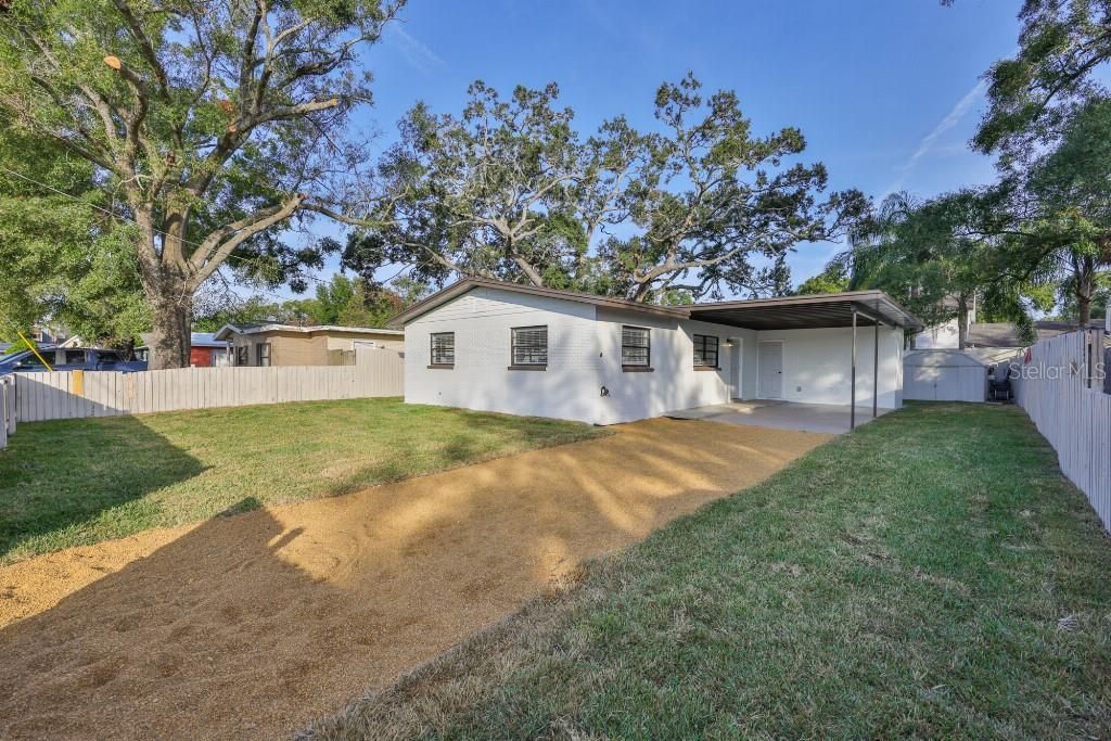 For Sale: $355,000 (3 beds, 1 baths, 988 Square Feet)