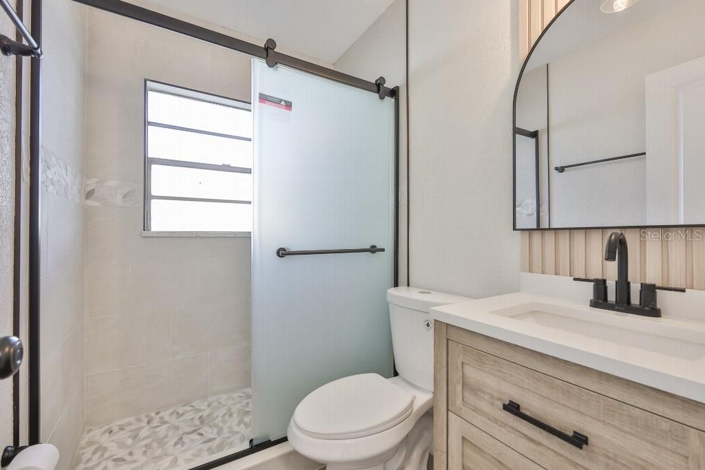 For Sale: $355,000 (3 beds, 1 baths, 988 Square Feet)