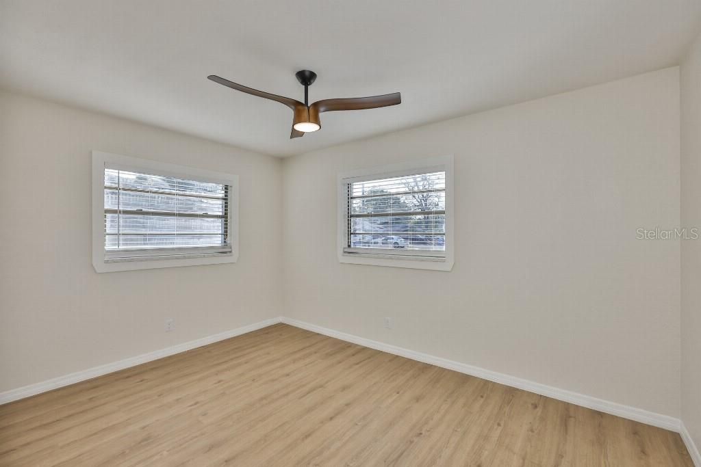 For Sale: $355,000 (3 beds, 1 baths, 988 Square Feet)