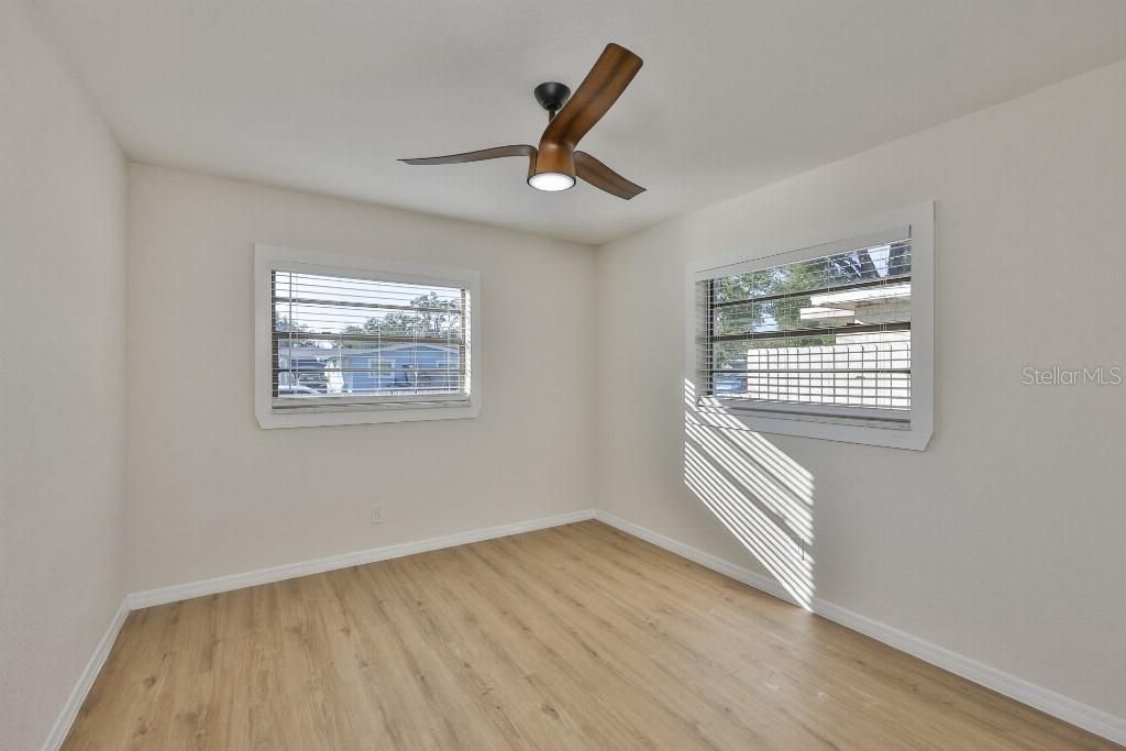 For Sale: $355,000 (3 beds, 1 baths, 988 Square Feet)