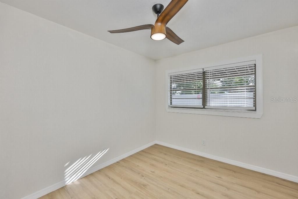 For Sale: $355,000 (3 beds, 1 baths, 988 Square Feet)