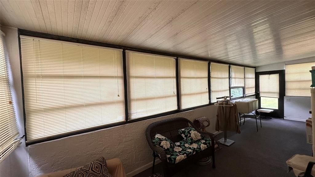 For Sale: $165,999 (1 beds, 1 baths, 760 Square Feet)