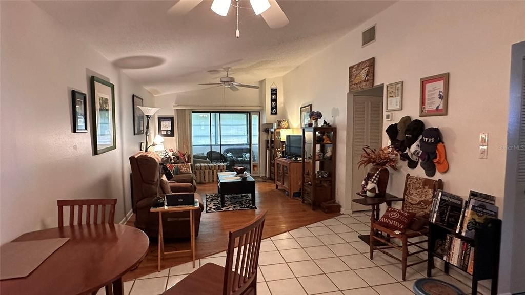 For Sale: $165,999 (1 beds, 1 baths, 760 Square Feet)