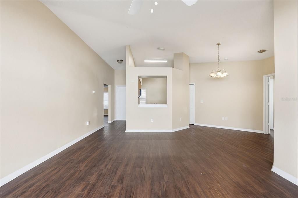 На продажу: $309,900 (4 спален, 2 ванн, 1507 Квадратных фут)