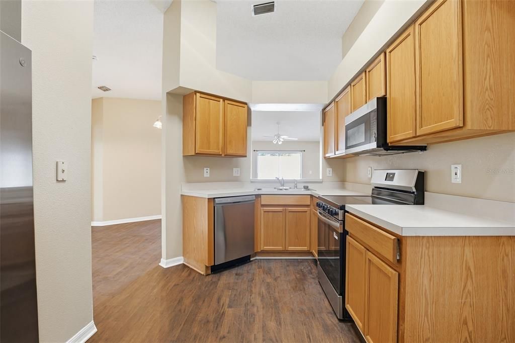 На продажу: $309,900 (4 спален, 2 ванн, 1507 Квадратных фут)