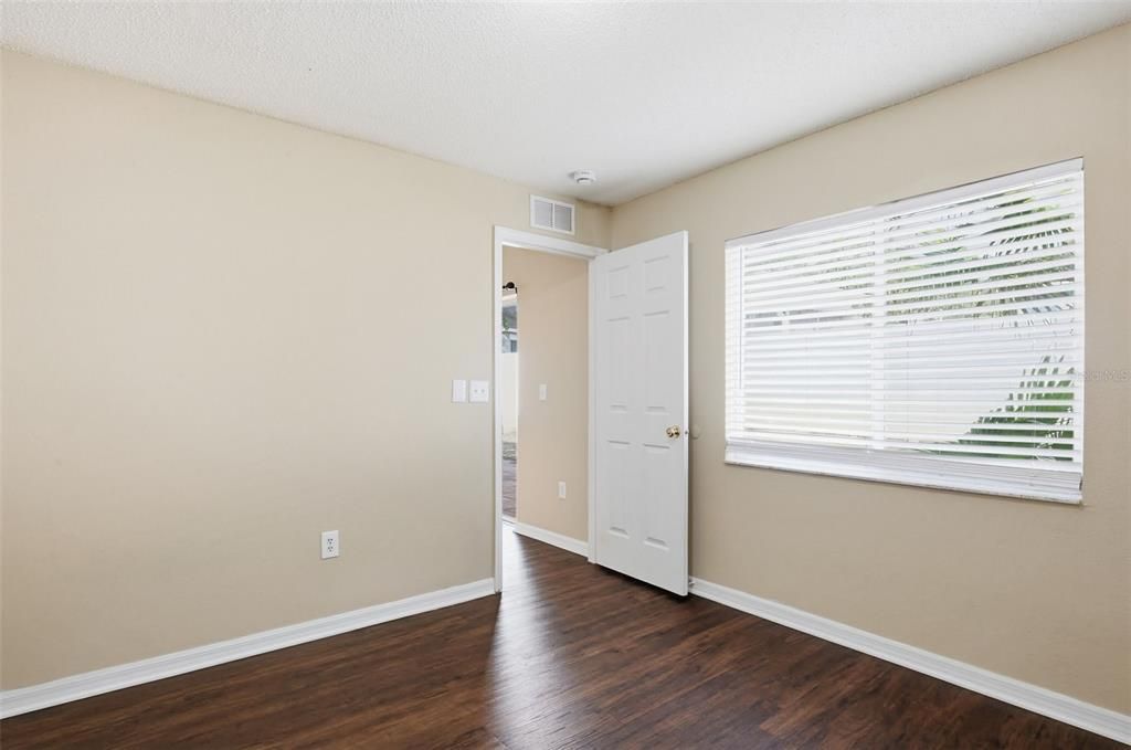 На продажу: $309,900 (4 спален, 2 ванн, 1507 Квадратных фут)