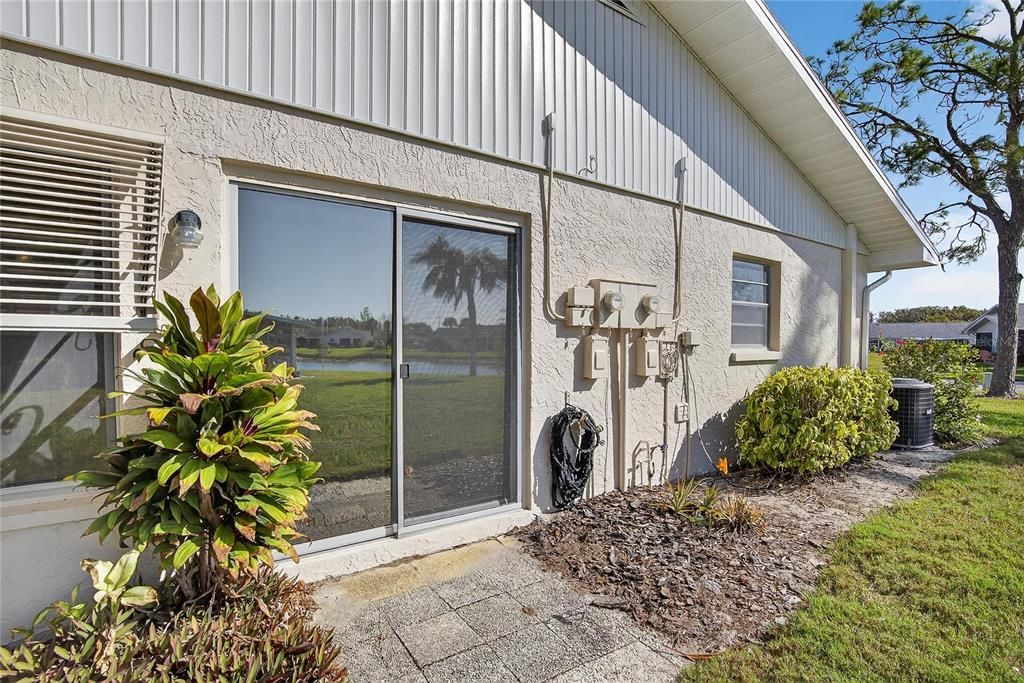 For Sale: $134,900 (2 beds, 2 baths, 984 Square Feet)