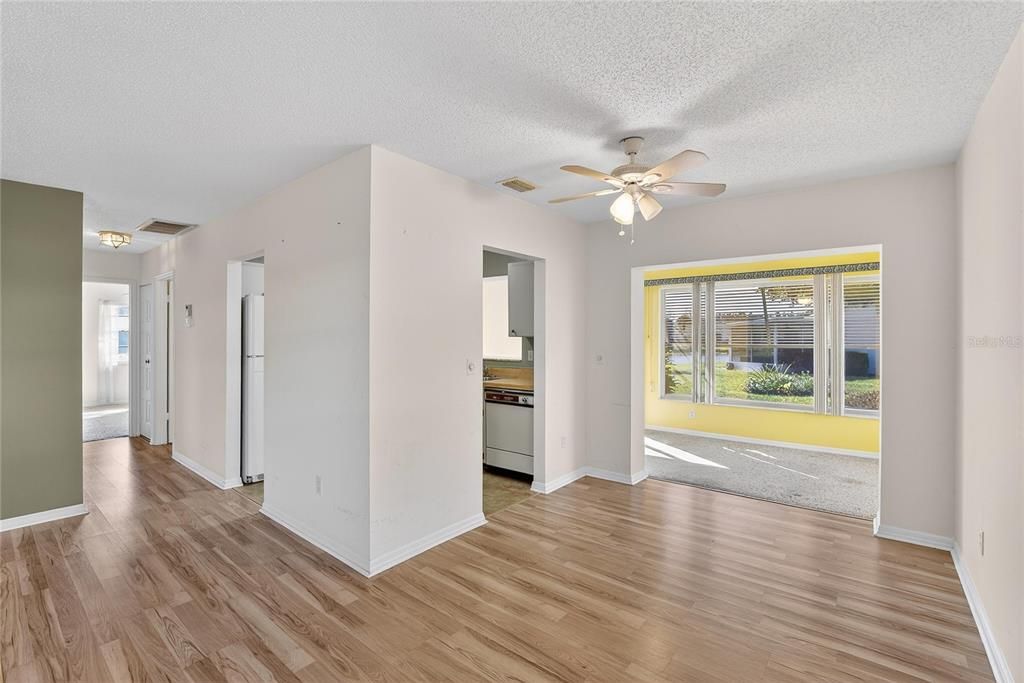 For Sale: $134,900 (2 beds, 2 baths, 984 Square Feet)