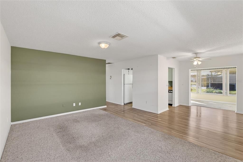 For Sale: $134,900 (2 beds, 2 baths, 984 Square Feet)