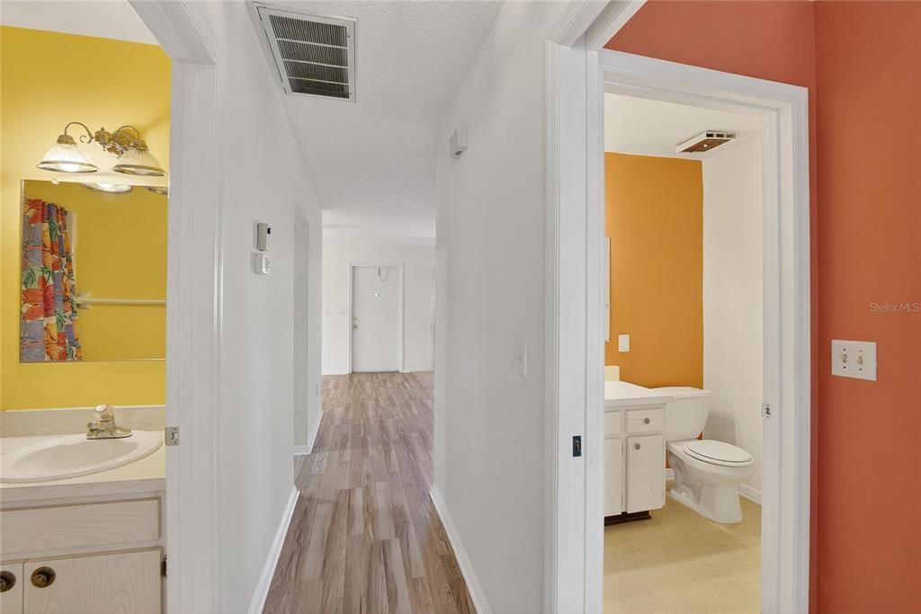 For Sale: $134,900 (2 beds, 2 baths, 984 Square Feet)